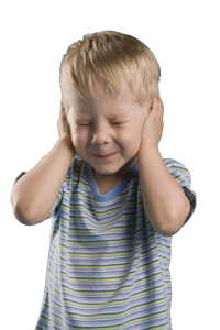 Cómo detectar si un niño requiere aparatos auditivos