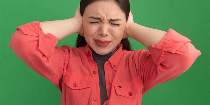 Dolor y la irritación auditiva después de nadar.