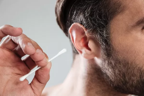 ¿Por qué salen los tapones de cerumen?